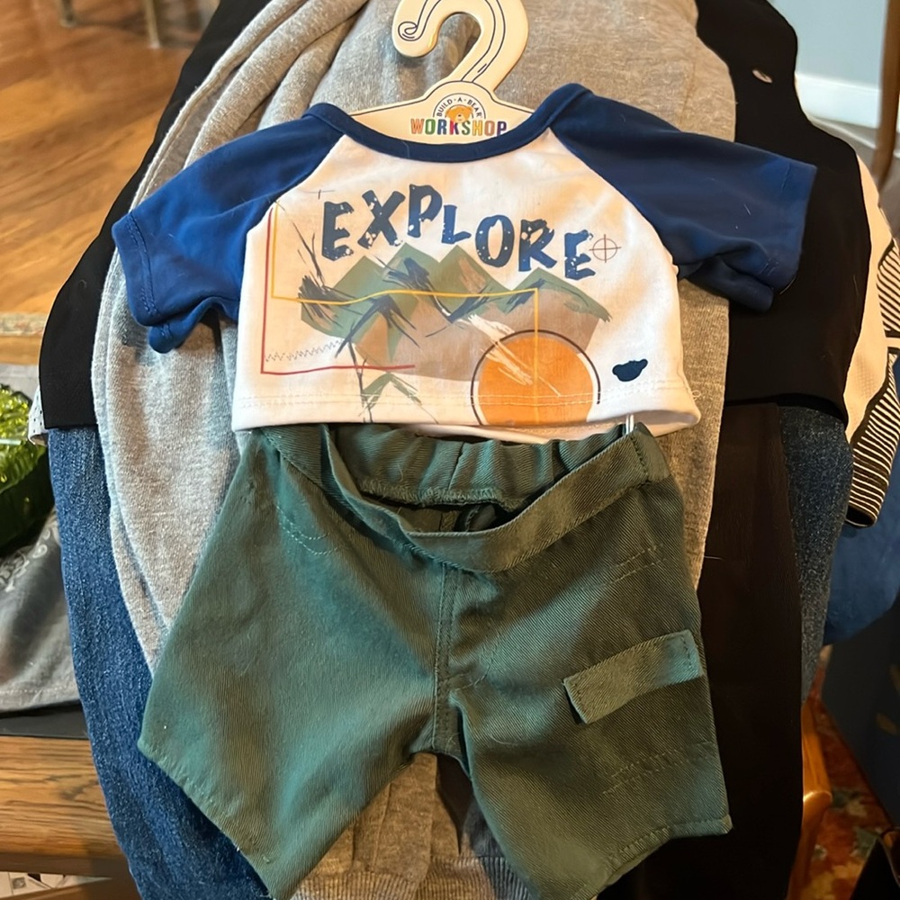 Build a Bear shirt and shorts